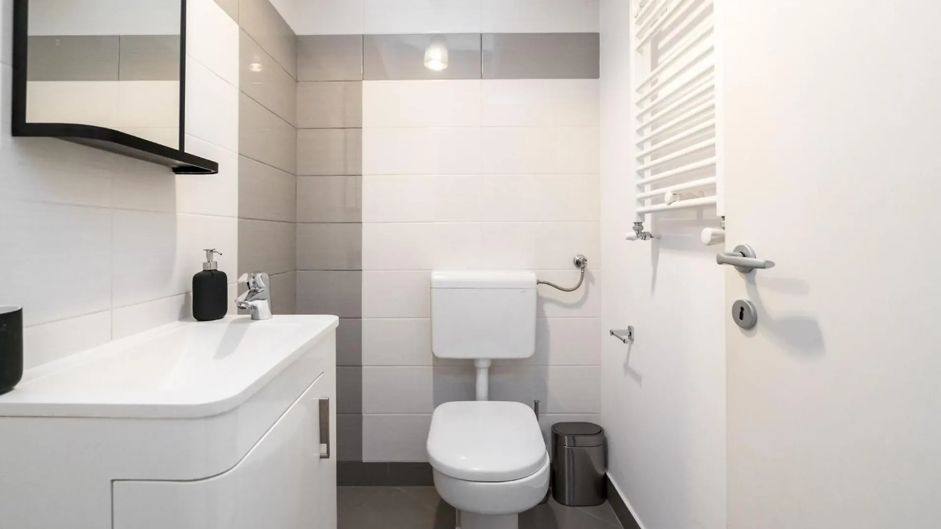 Amber 2Bdr Apartment Bukareszt